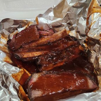 Hambone's BBQ Smokehouse - 3-meat combo: ribs, brisket and tri-tip - Barbeque Near Me - Bellflower, California