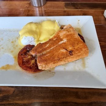 Untoasted - overcooked Salmon Benedict -- plating is unappealing, salmon itself was dry - Breakfast & Brunch Near Me - Hallandale Beach, Florida