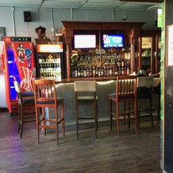 KingPin Lounge - Inside view - counter.