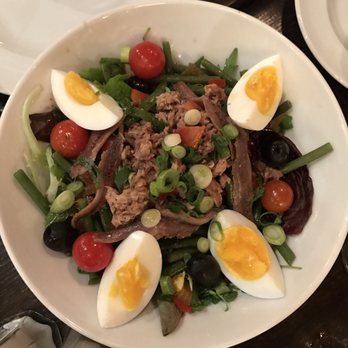 Flottes - Niçoise salad - wouldn't recommend - Brasseries Near Me - Paris, 75