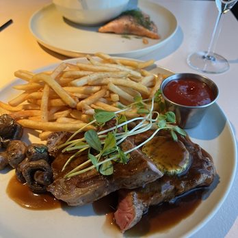 L'abri cafe, restaurant et bar - Canadian (New) Near Me - Cheticamp, Nova Scotia
