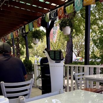 Del Valle - Robot delivers food - Mexican Near Me - Santa Rosa, California