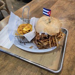 Cubana frita burger Cubana frita burger