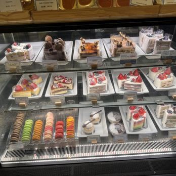 Paris Baguette - Cakes/ macarons - Bakeries Near Me - Honolulu, Hawaii Paris Baguette - Cakes/ macarons - Bakeries Near Me - Honolulu, Hawaii