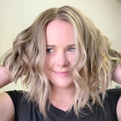 Flaired Beauty - Lived-in blonde with blended dimension for a natural finish