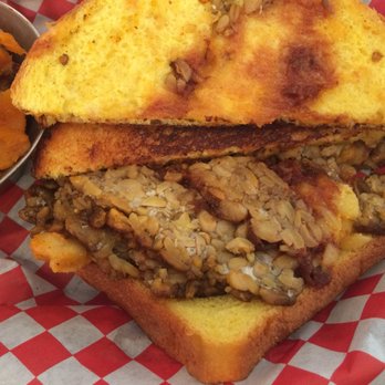 BBQ4LIFE - Vegan foot sandwich. That's the bbq tempeh. The Mac n cheeze is under it. - Barbeque Near Me - Boise, Idaho BBQ4LIFE - Vegan foot sandwich. That's the bbq tempeh. The Mac n cheeze is under it. - Barbeque Near Me - Boise, Idaho