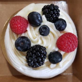 Delices Du Chef - Pavlova - French Near Me - Torrance, California Delices Du Chef - Pavlova - French Near Me - Torrance, California