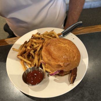 Cafe 501 - Awesome burger - Breakfast & Brunch Near Me - Edmond, Oklahoma