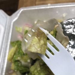 Giorgio's Pizzeria - Rotten lettuce