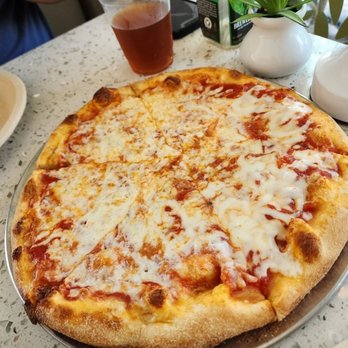 Victor’s Pizza Cafe - Cheese pizza (AMAZING) - Pizza Near Me - Wellington, Florida Victor’s Pizza Cafe - Cheese pizza (AMAZING) - Pizza Near Me - Wellington, Florida