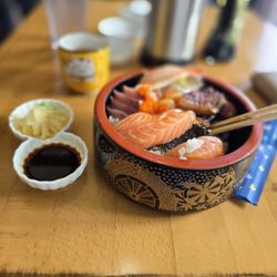 Musashi's - Chiarashi bowl and tea