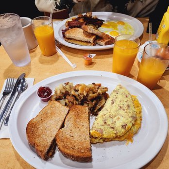 Star Diner - Bacon cheddar omelette and OJ - Diners Near Me - Maumee, Ohio Star Diner - Bacon cheddar omelette and OJ - Diners Near Me - Maumee, Ohio