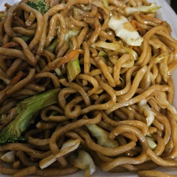 Capital China Restaurant - Vegetable chow mein - Chinese Near Me - Dixon, California Capital China Restaurant - Vegetable chow mein - Chinese Near Me - Dixon, California