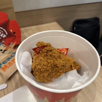 Jollibee - Fried chicken - Fast Food Near Me - Tukwila, Washington