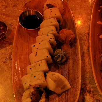 Beach House - Spicy Tuna Roll - Bars Near Me - Pompano Beach, Florida