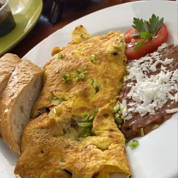Natura - This filling plate was $6 USD! You can choose 3 ingredients inside the omelette so I just kept switching them up every morning. - Vegetarian Near Me - Cancún, ROO