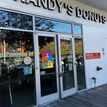 Randy's Donuts - Main entrance - Donuts Near Me - El Segundo, California Randy's Donuts - Main entrance - Donuts Near Me - El Segundo, California