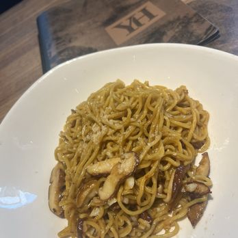 Yard House - Shiitake garlic mushroom noodles. This dish smelt wonderful probably because of the garlic. But it also tasted just as good.! - New American Near Me - Orlando, Florida