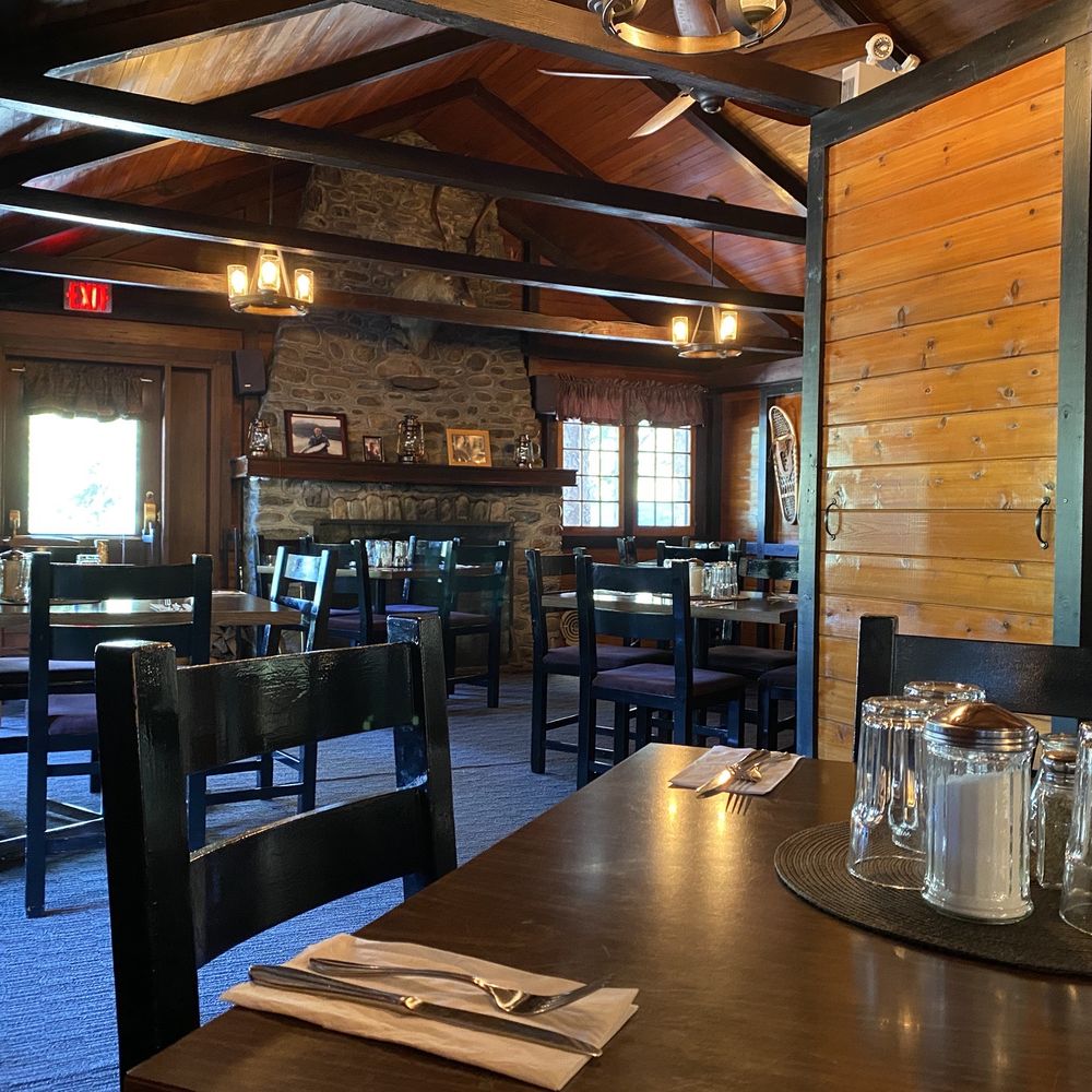 Miette Hot Springs Bungalows - dining area - Restaurants Near Me Miette Hot Springs Bungalows - dining area - Restaurants Near Me