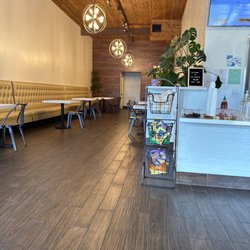 Cali Banh Mi - Inside