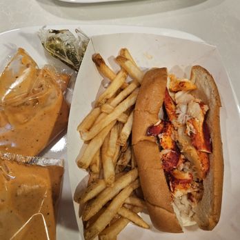 Angie’s Lobster - Torn up bread, soggy fries because the meals were stacked in a single bag that caused steam. - Sandwiches Near Me - Phoenix, Arizona