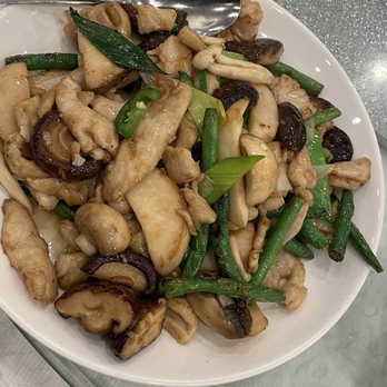 The Kitchen - 鮮野菌炒雞柳 stir fry chicken with wild mushrooms - Dim Sum Near Me - Millbrae, California The Kitchen - 鮮野菌炒雞柳 stir fry chicken with wild mushrooms - Dim Sum Near Me - Millbrae, California