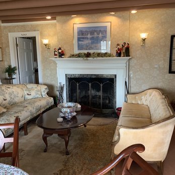 Tidewater Inn - Living room - Bed & Breakfast Near Me - Madison, Connecticut Tidewater Inn - Living room - Bed & Breakfast Near Me - Madison, Connecticut