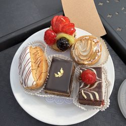 Patrick's Bakery & Cafe - Mini pastry combo