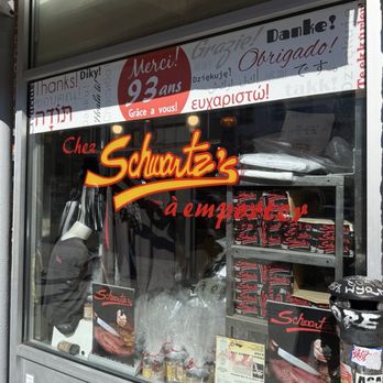 Schwartz's - Entrance window with goods on display - Delis Near Me - Montreal, Quebec