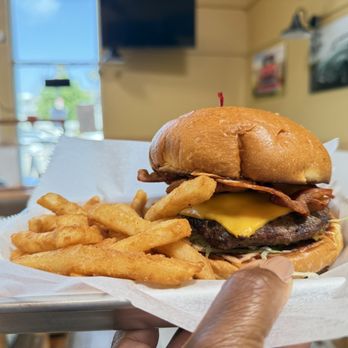 Eddie's Grill - The Western Burger - Salad Near Me - Ventura, California