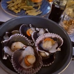 Casa Suecia - Grilled scallops and burger