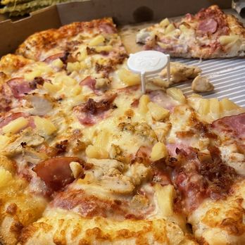 Marco's Pizza - Hawaiian chicken not what we ordered  ....gross   (we just wanted a Hawaiian) - Chicken Wings Near Me - Clovis, California