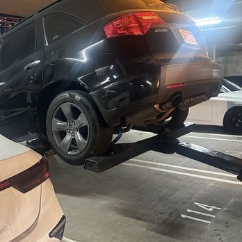 Emergency Tow - My car being lifted by the tow truck - Towing Near Me Emergency Tow - My car being lifted by the tow truck - Towing Near Me