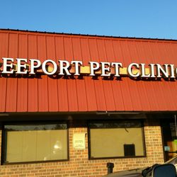 Freeport Pet Clinic - Dr. Baxter cares & it shows! The staff treat my pups lime family!