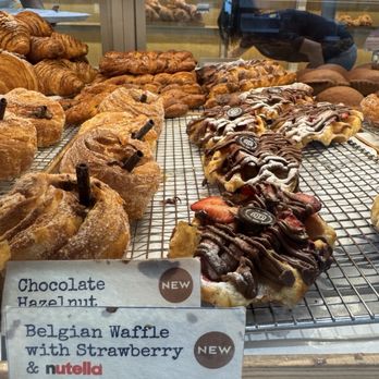 Paris Baguette - Choc waffle w strawberries - Bakeries Near Me - Phoenix, Arizona