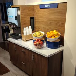 Holiday Inn Express & Suites Johnstown - Fruit station