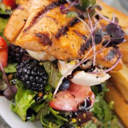 Salmon on top of a great selection of greens, so healthy! Salmon on top of a great selection of greens, so healthy!