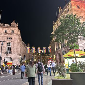 Piccadilly Circus - Landmarks & Historical Buildings Near Me - London, XGL