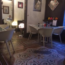Le 14 - Un cadre totalement inattendu et adorable dans une ancienne maison bourgeoise décorée avec goût.
