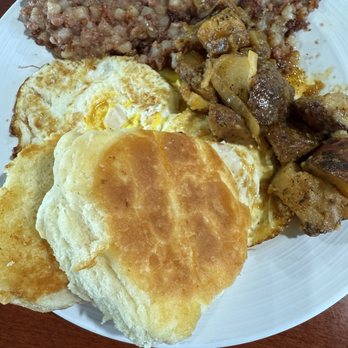 Tribuzio’s Grille - Corn beef hash - Seafood Near Me - Jekyll Island, Georgia