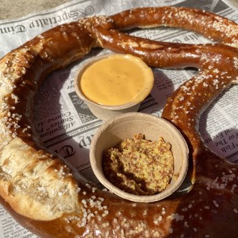 Chicago Brewhouse - Pretzel with sauces - Beer Bar Near Me - Chicago, Illinois