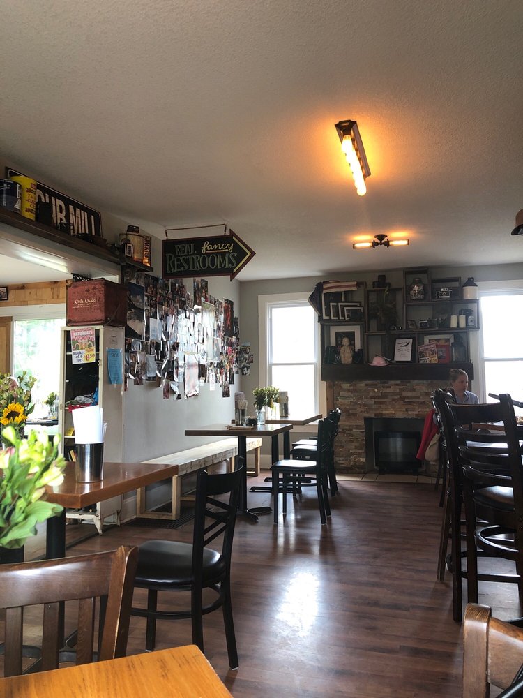 Snapshots Lounge, Granville Roadtrippers