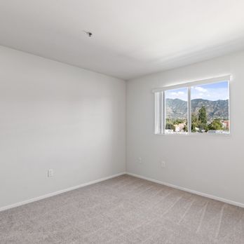 Dronfield Astoria - Spacious Bedroom with large window for extra natural lighting in the room. - Apartments Near Me - Sylmar, California Dronfield Astoria - Spacious Bedroom with large window for extra natural lighting in the room. - Apartments Near Me - Sylmar, California