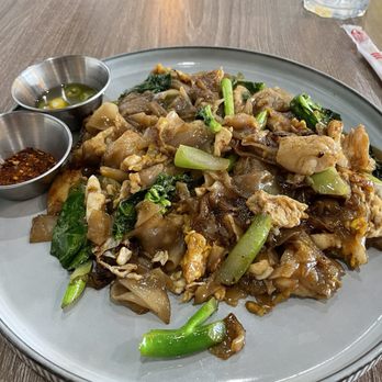 Plern Thai Cafe - Pad see ew - Thai Near Me - Lake Forest, California Plern Thai Cafe - Pad see ew - Thai Near Me - Lake Forest, California