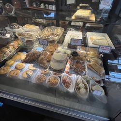 Porter's Bistro Coffee & Tea House - Nice selection of prepared sandwiches and take away.