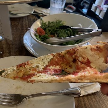 Juliana's - Margherita Pizza (simple yet delicious) - Pizza Near Me - Brooklyn, New York