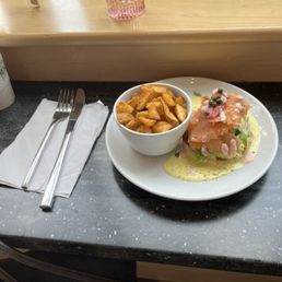 Single smoked salmon egg Benedict Single smoked salmon egg Benedict
