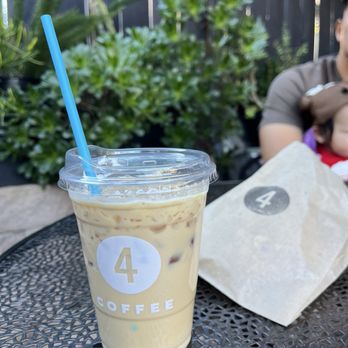 Fourtillfour Cafe - Iced vanilla latte - Coffee & Tea Near Me - Encinitas, California