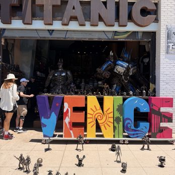 Venice Beach Boardwalk - Beaches Near Me - Venice, California Venice Beach Boardwalk - Beaches Near Me - Venice, California