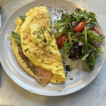 Madda’s Place - Smoked salmon omelette - Cafes Near Me - Miami, Florida